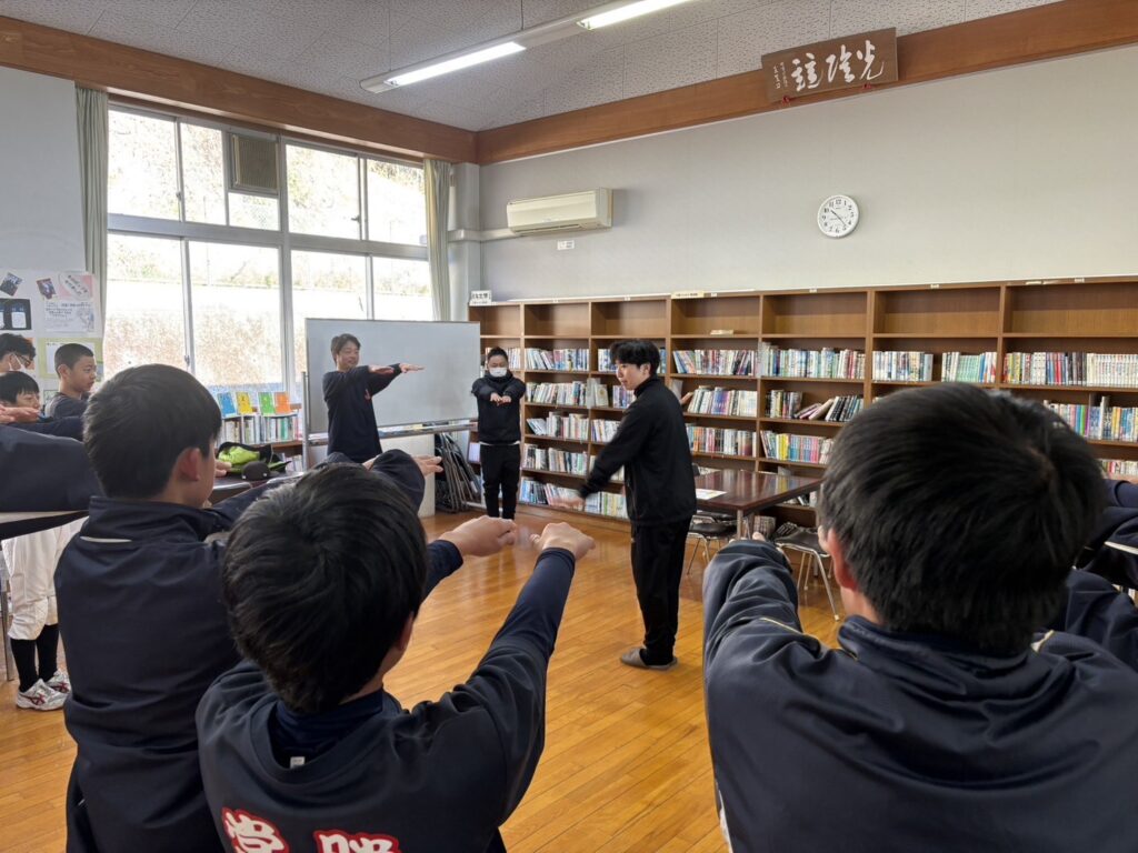 野球部のストレッチ指導