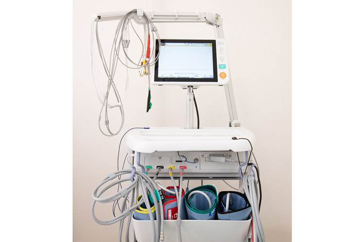 心電図・血圧脈波検査装置イメージ